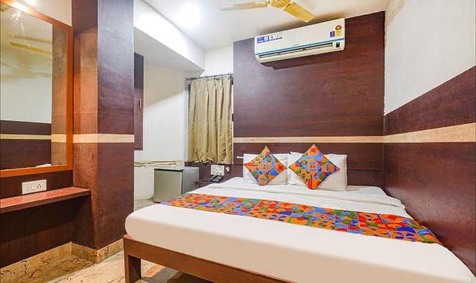 Premium Room | Egyptian cotton sheets, premium bedding, in-room safe, WiFi (free)