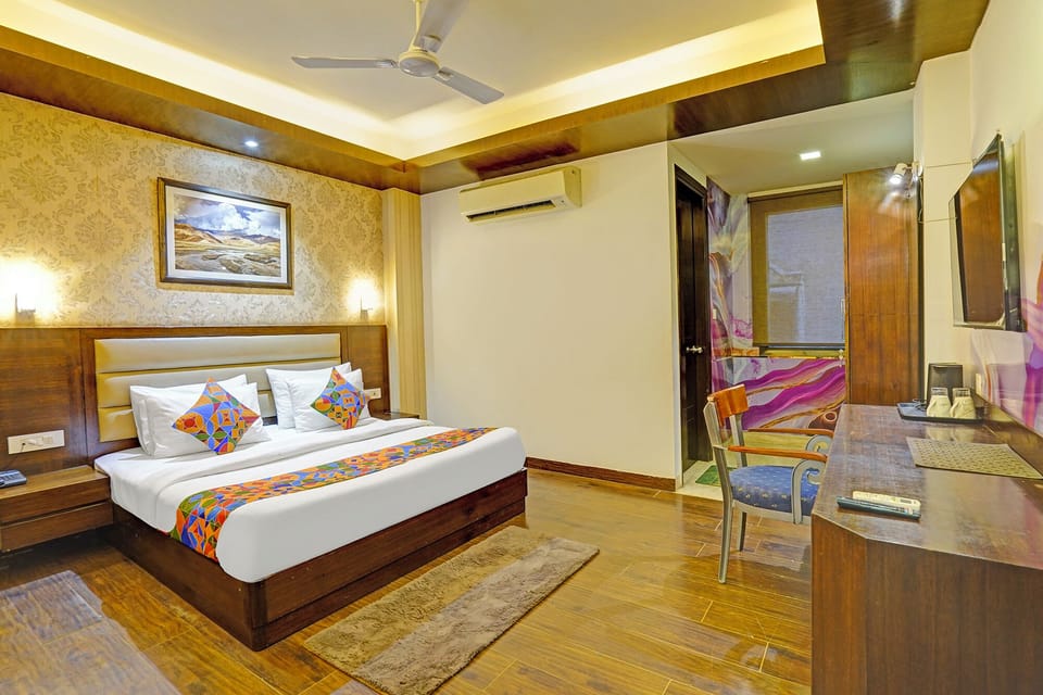 Luxury Suite | Egyptian cotton sheets, premium bedding, in-room safe, soundproofing