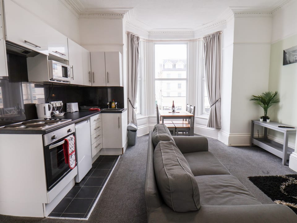 Cookware/dishes/utensils