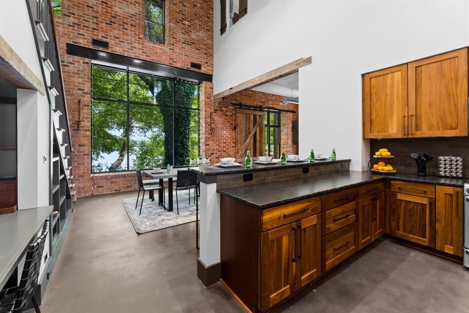 House, Multiple Beds (Ambassador Ridge w/Optional Boat Rent) | Private kitchen | Oven, toaster, blender, mixer