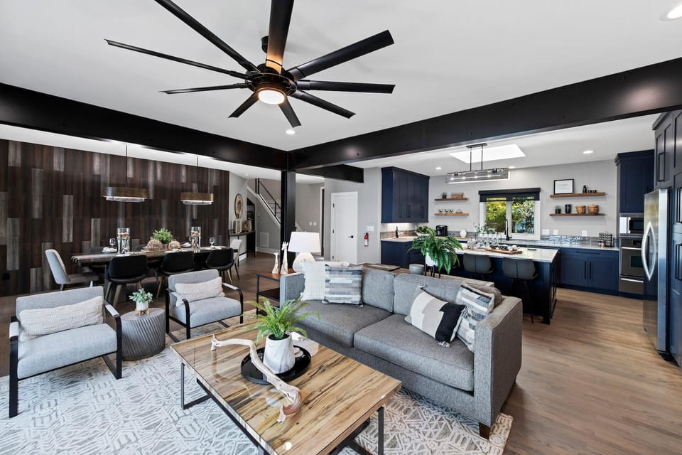 House, Multiple Beds (Channel Marker) | Living area