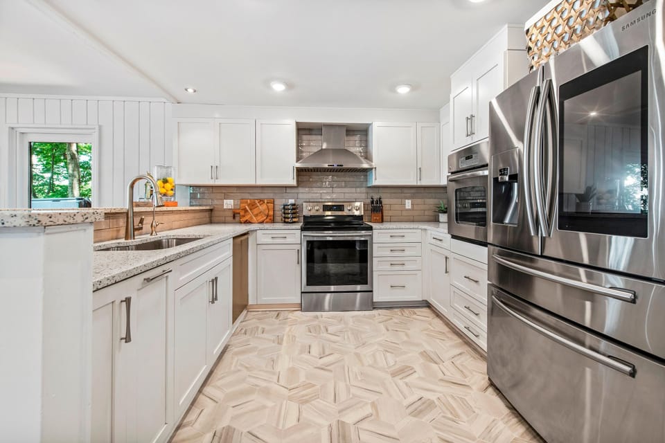 House, Multiple Beds (Normandy Approach) | Private kitchen | Oven, toaster