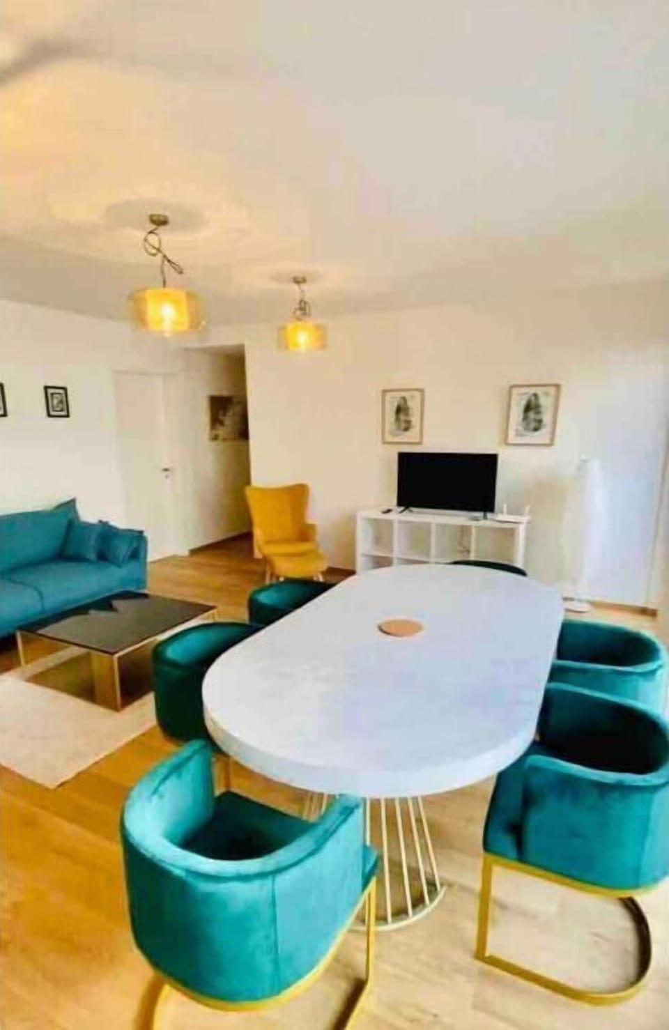 Deluxe Apartment | Living area