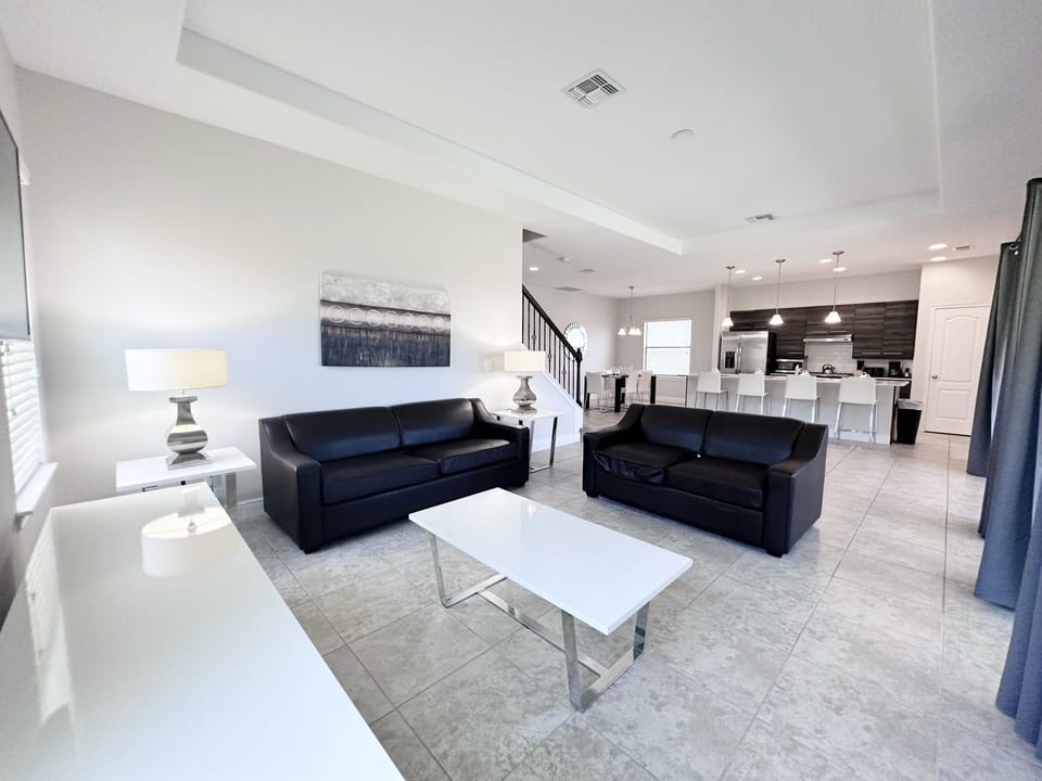 House, 4 Bedrooms | Living area