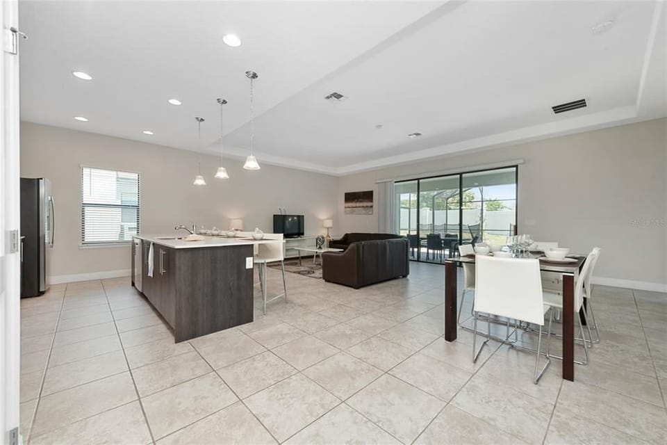 House, 4 Bedrooms | Private kitchen | Coffee/tea maker, fridge, oven, toaster
