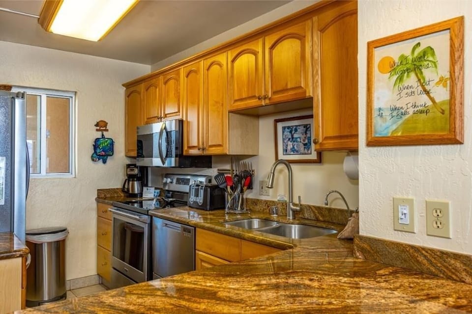 Condo, 3 Bedrooms | Private kitchen | Coffee/tea maker, fridge, oven, toaster
