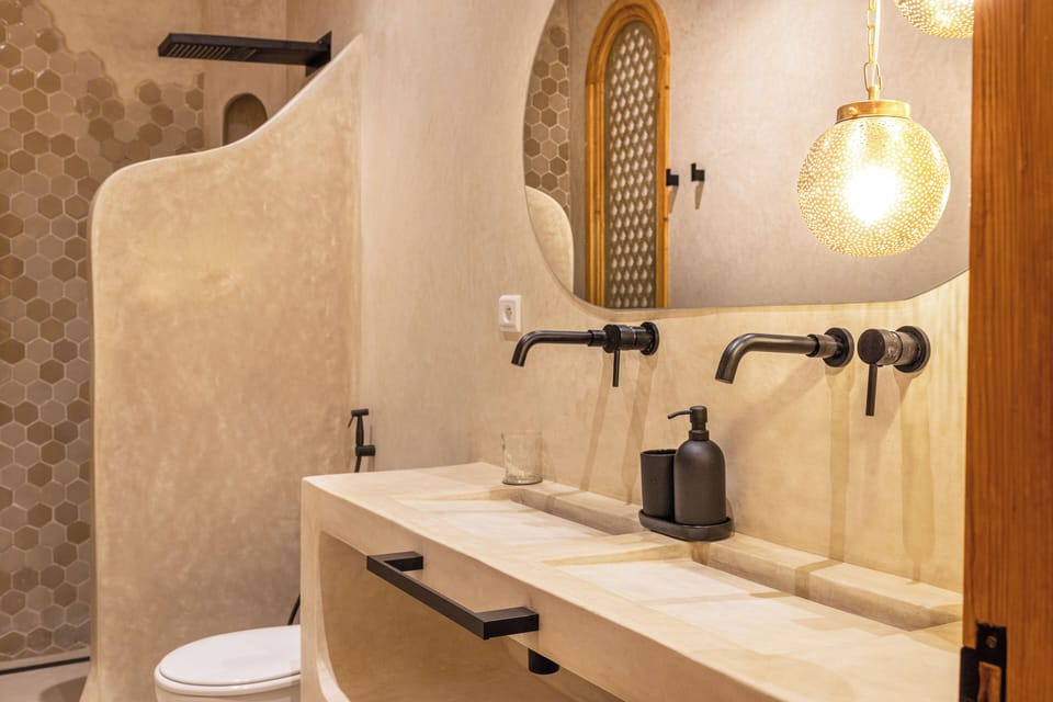  BAB NOUKBA | Bathroom | Shower, hair dryer, slippers, towels