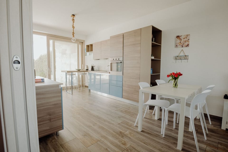 House | 3 bedrooms, desk