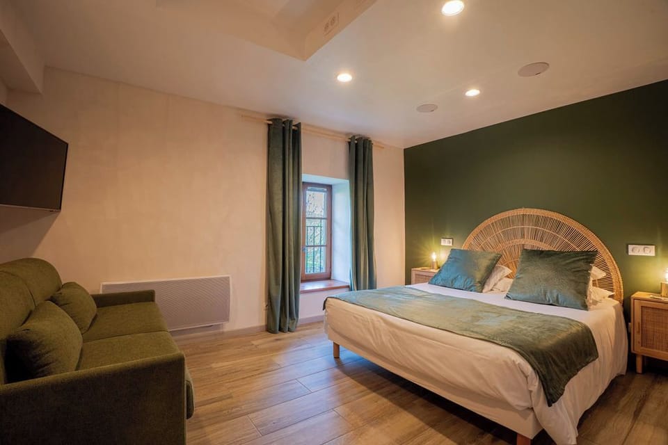 Chambre Nature | In-room safe, individually decorated, individually furnished, desk