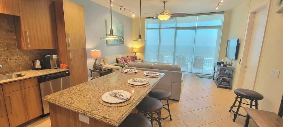 Condo, Multiple Beds, Balcony, Ocean View | Interior