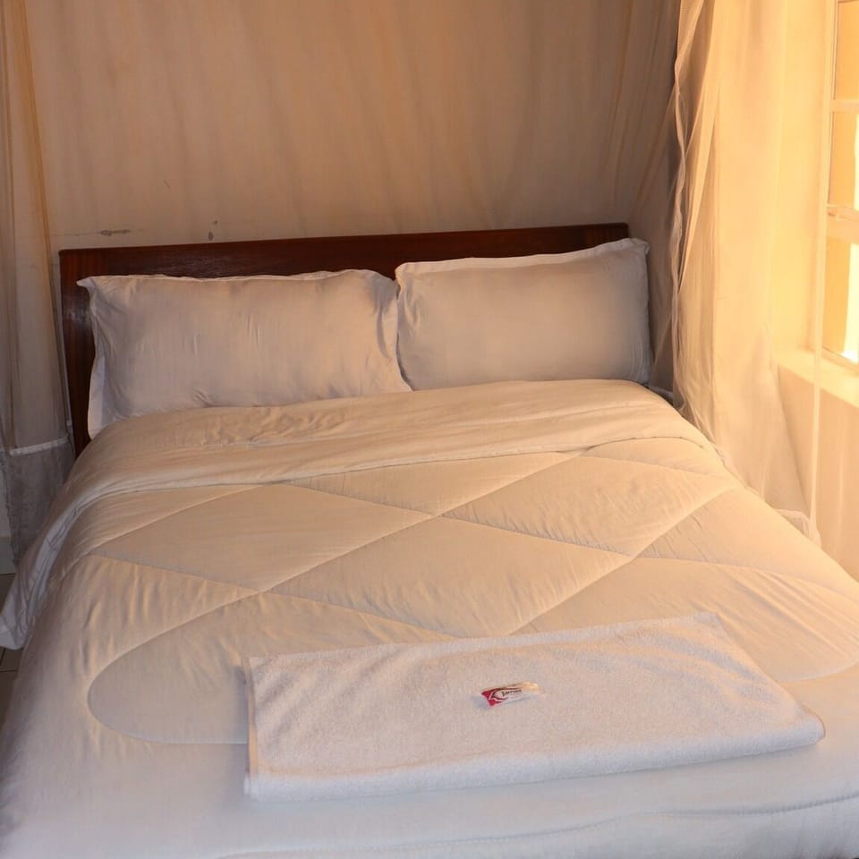 Deluxe Room | 1 bedroom, desk, laptop workspace