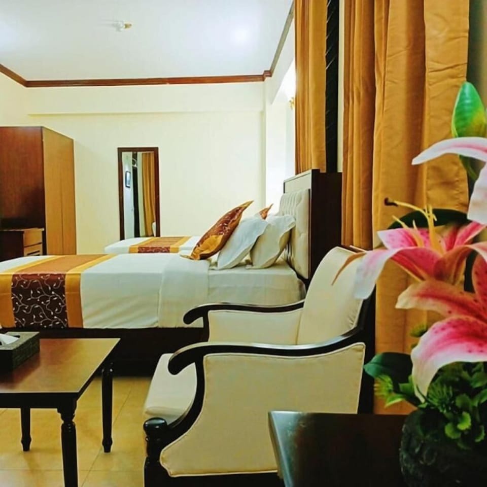 Deluxe Double or Twin Room | Memory foam beds, individually decorated, individually furnished, desk