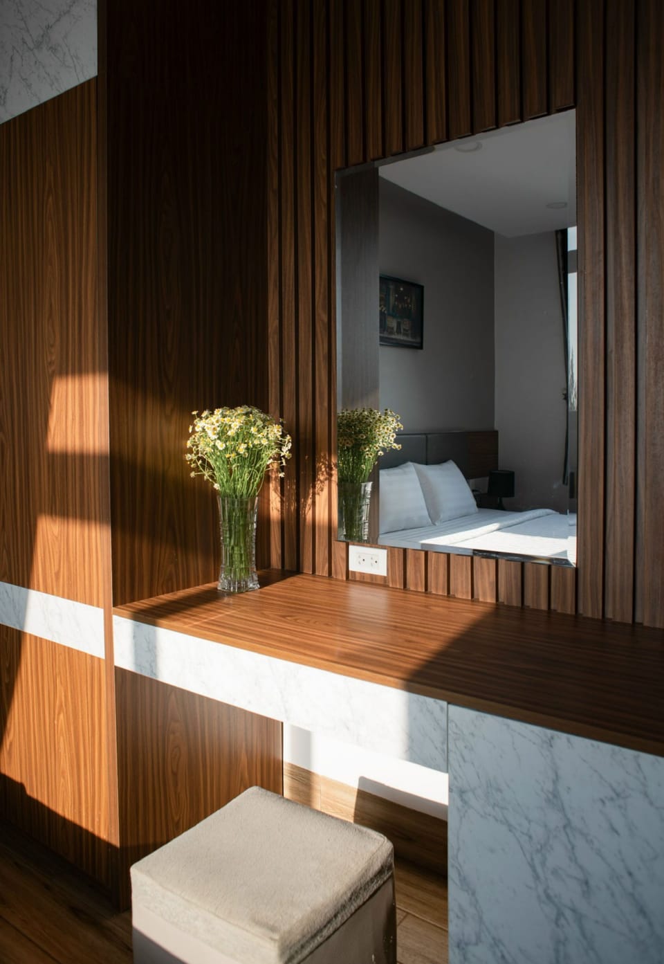 Basic Room, 1 King Bed | Desk, soundproofing, WiFi (free)