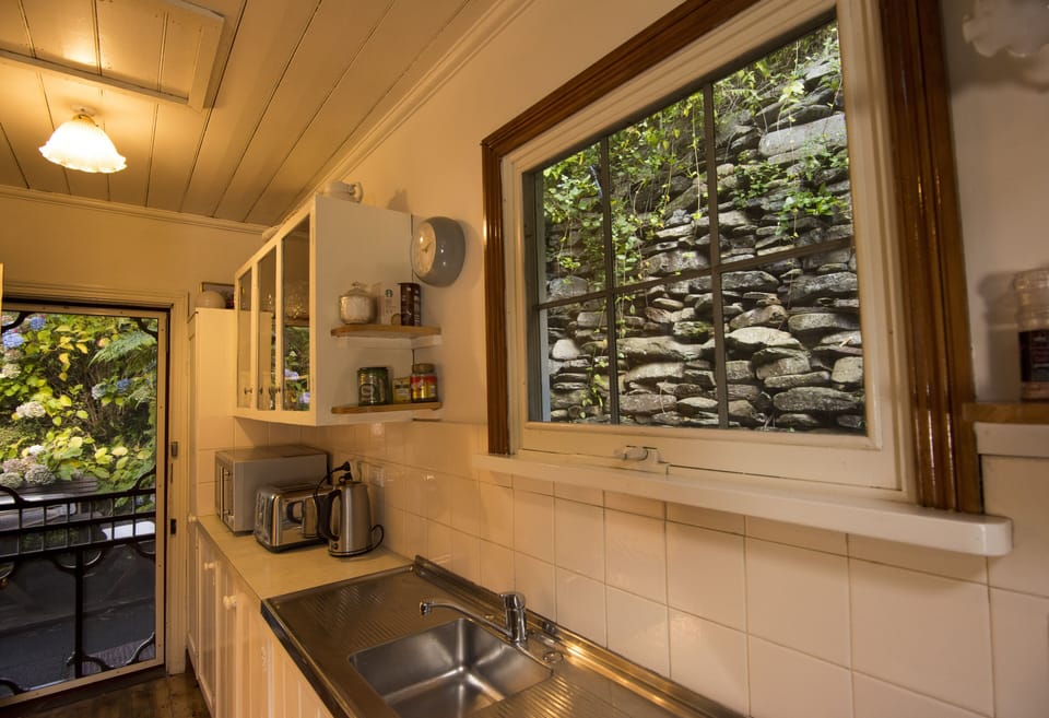 Cottage | Private kitchen | Full-size fridge, microwave, oven, stovetop