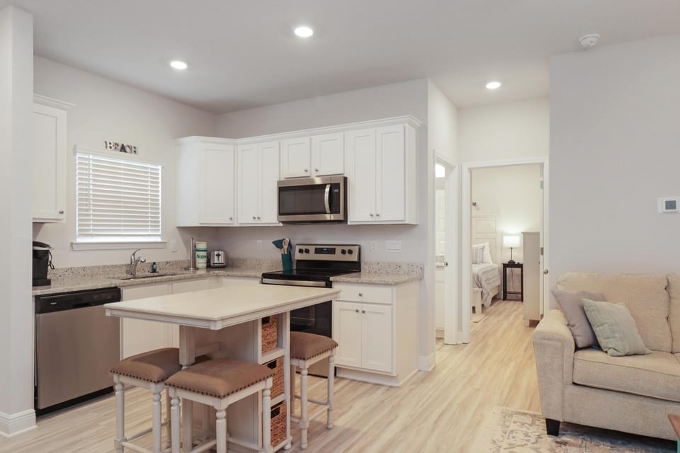 House, Multiple Beds (Paradise Found) | Private kitchen