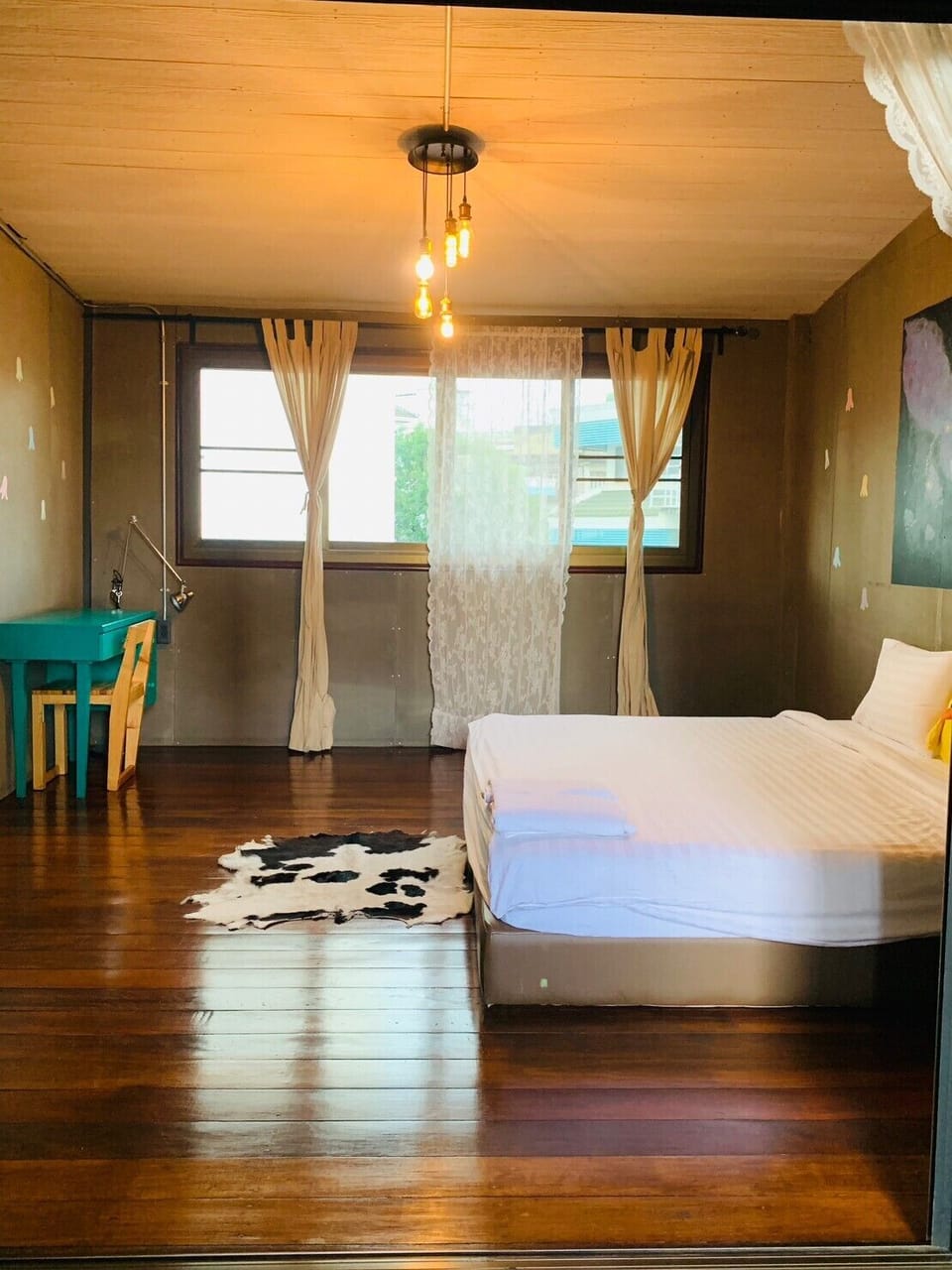 Classic Room, 1 King Bed | 1 bedroom, individually decorated