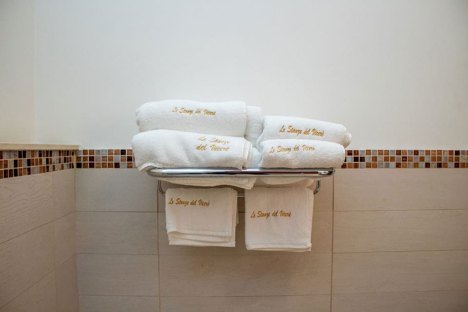 Shower, rainfall showerhead, free toiletries, hair dryer