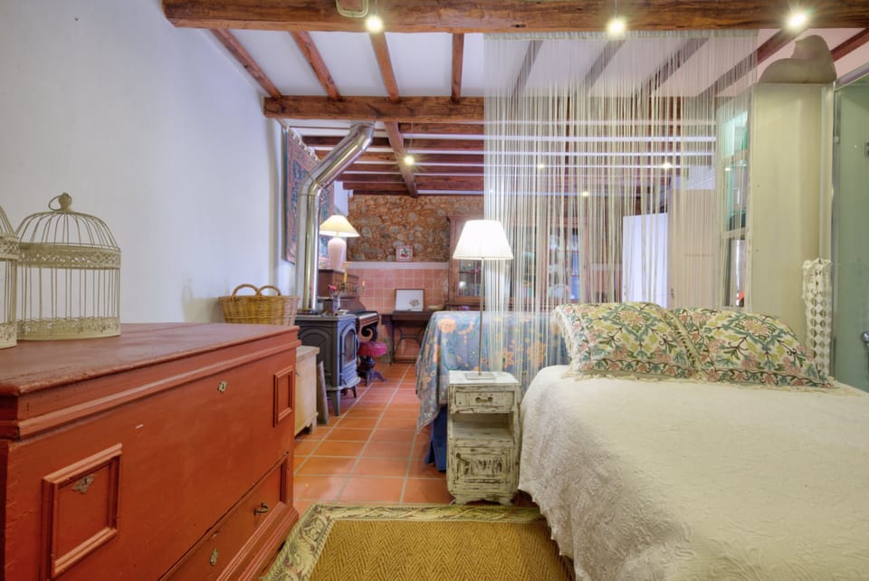 WiFi (free), bed sheets