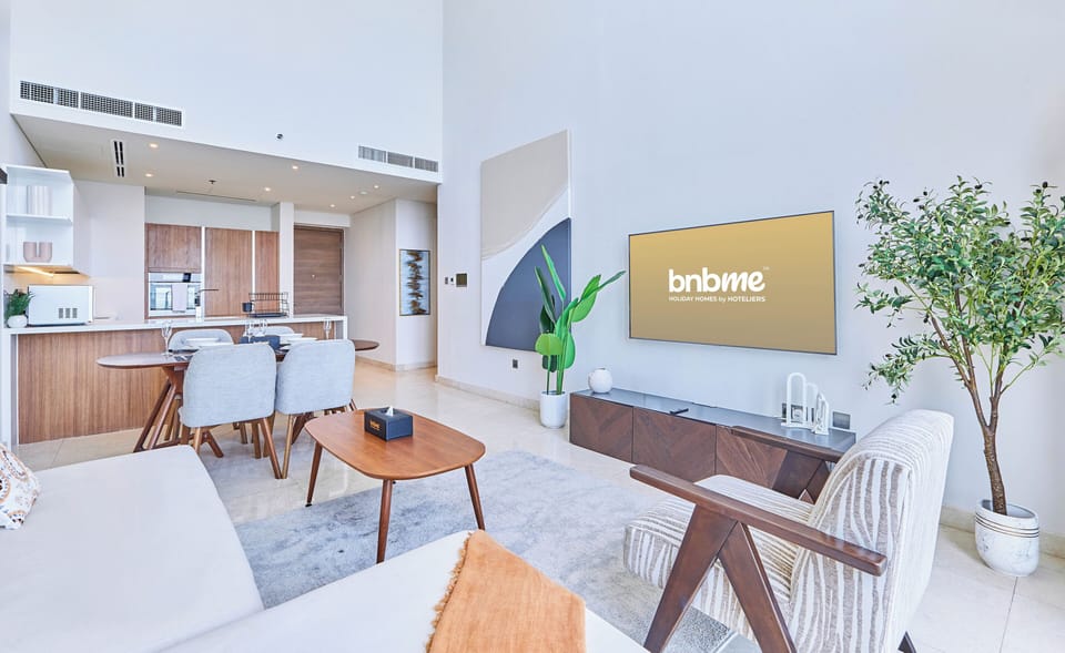 Deluxe Apartment | Living room | 32-inch Smart TV with cable channels, TV