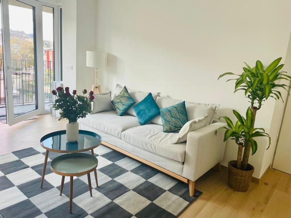 Deluxe Apartment | Living room
