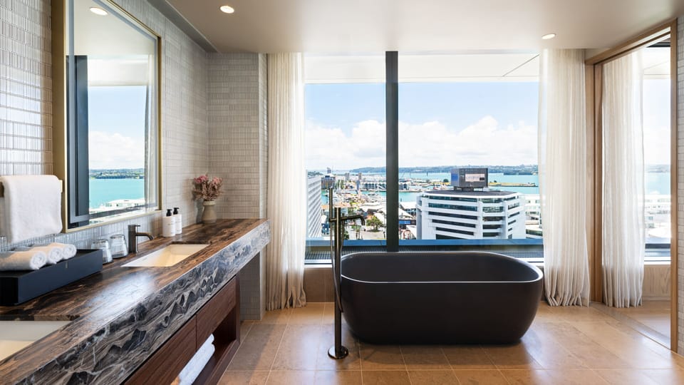 Suite, 1 Bedroom, Club Lounge Access, City View | Hypo-allergenic bedding, minibar, in-room safe, individually furnished