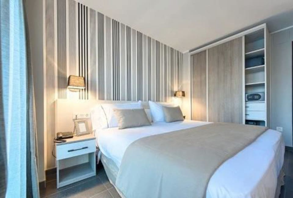 Superior Double Room | Hypo-allergenic bedding, desk, blackout drapes, soundproofing