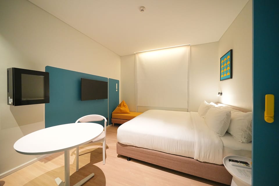 Standard Double Room | Desk, laptop workspace, soundproofing, iron/ironing board