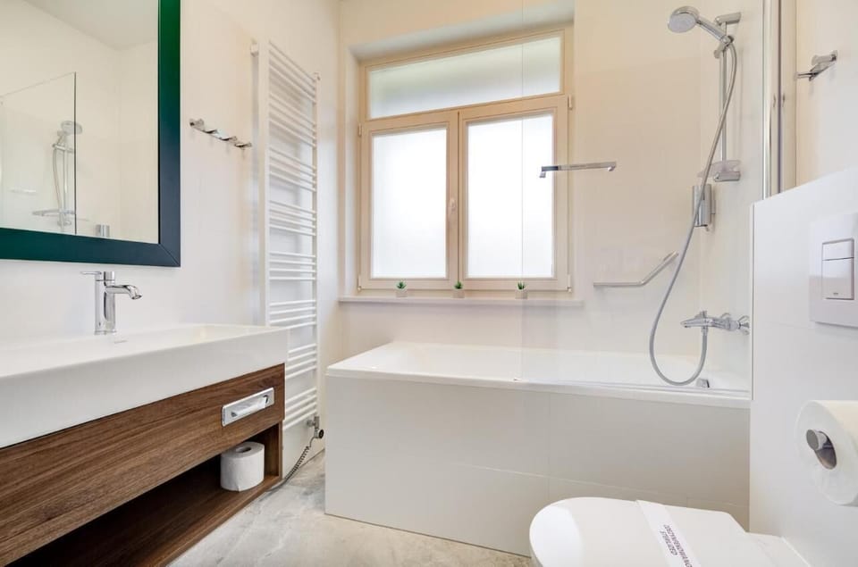 Suite | Bathroom | Shower, hair dryer, bathrobes, slippers