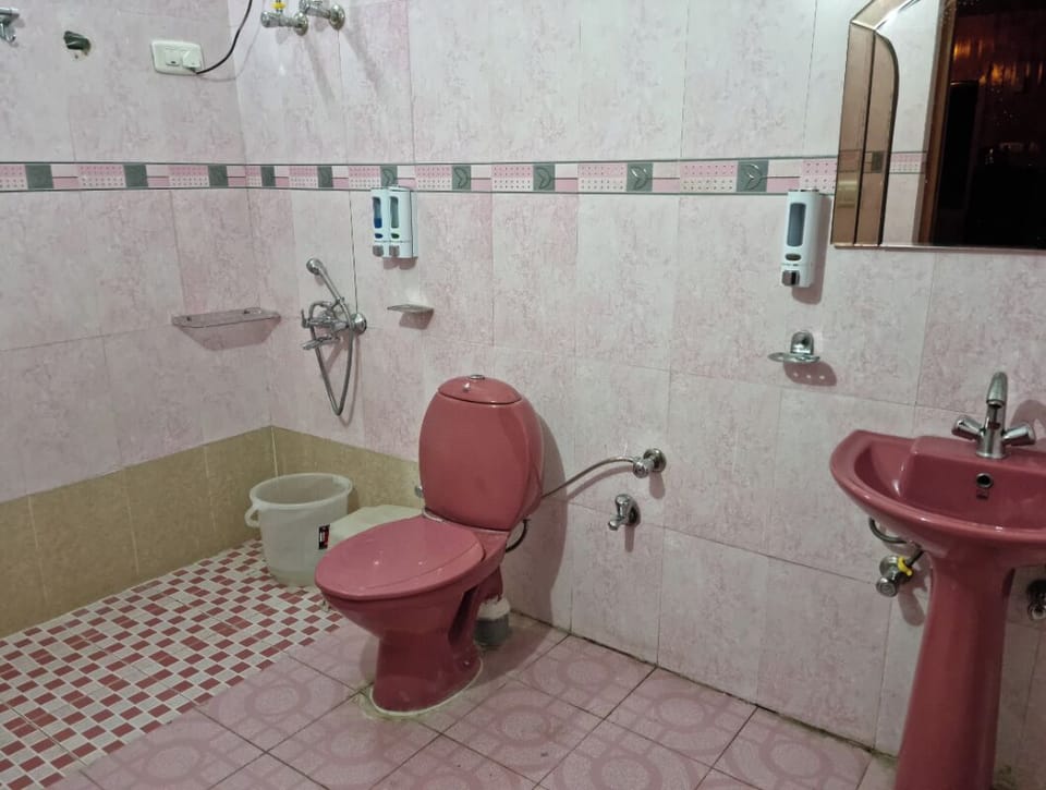Shower, free toiletries, towels, soap