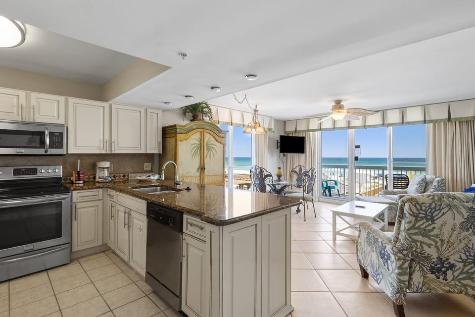 Condo, 2 Bedrooms | Private kitchen | Fridge, microwave, oven, dishwasher