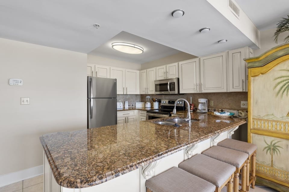 Condo, 2 Bedrooms | Private kitchen | Fridge, microwave, oven, dishwasher