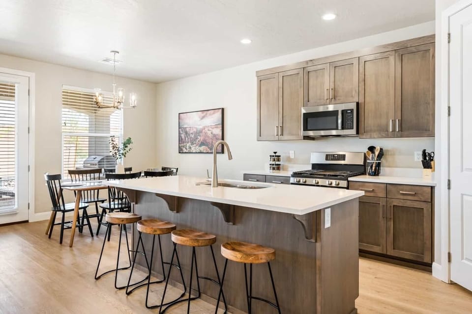 House, 4 Bedrooms | Private kitchen | Fridge, oven, coffee/tea maker, toaster