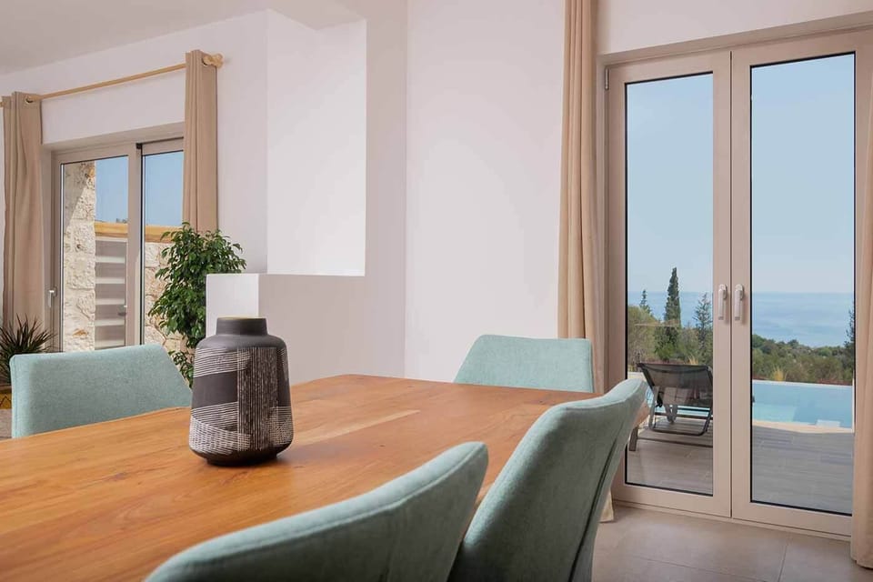 Basic Villa | In-room dining