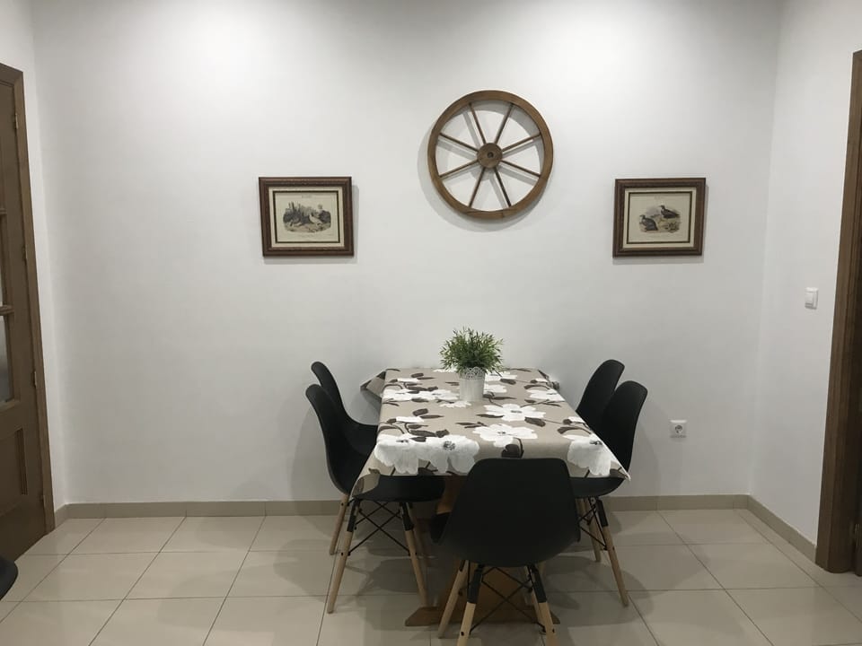 Business Apartment | Living area | Flat-screen TV