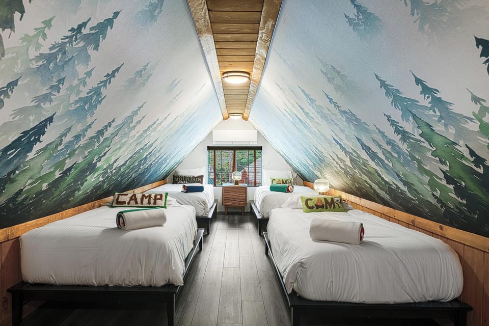 Luxury Cottage | Egyptian cotton sheets, premium bedding, pillowtop beds, blackout drapes