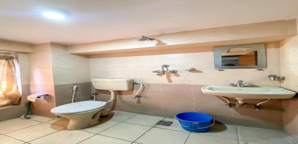 Shower, rainfall showerhead, towels, soap
