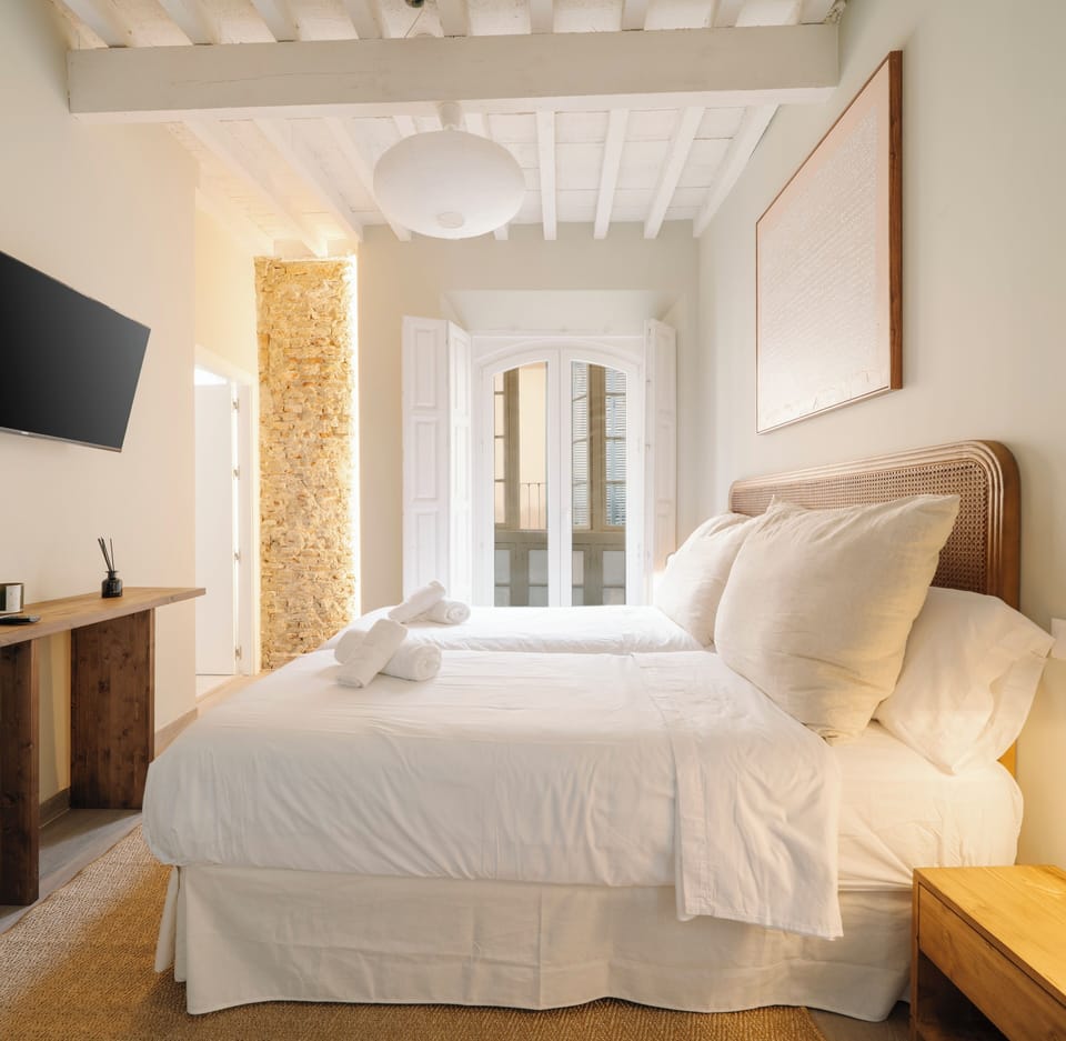 Free WiFi, bed sheets