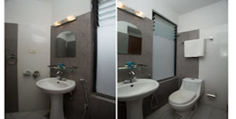 Double Room | Bathroom | Shower, rainfall showerhead, towels, soap