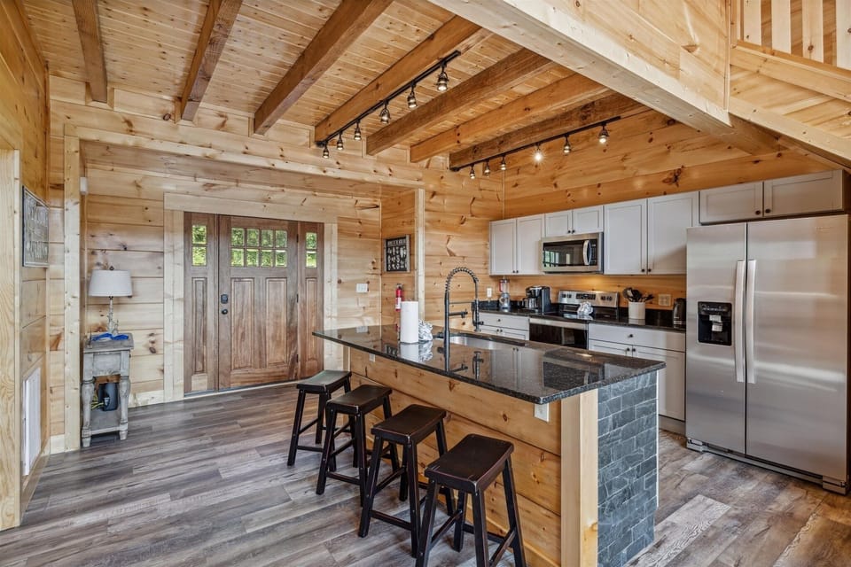 Cabin, 3 Bedrooms | Private kitchen | Coffee/tea maker, fridge, oven, toaster