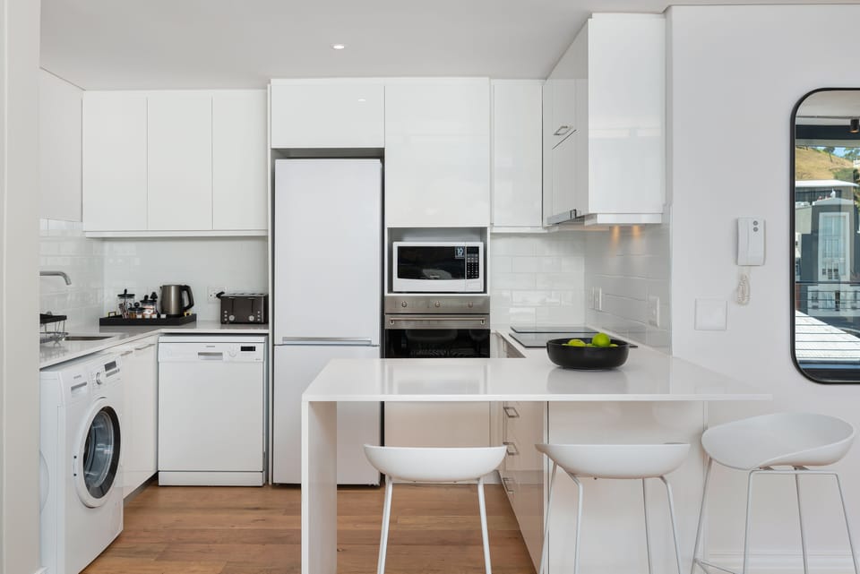 Exclusive Apartment | Private kitchen | Fridge, microwave, oven, stovetop