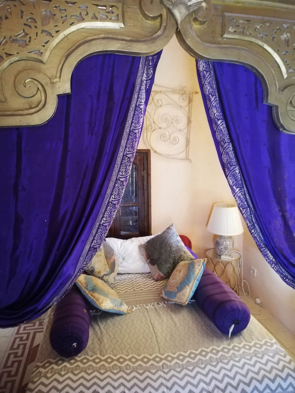 Minibar, free WiFi, bed sheets