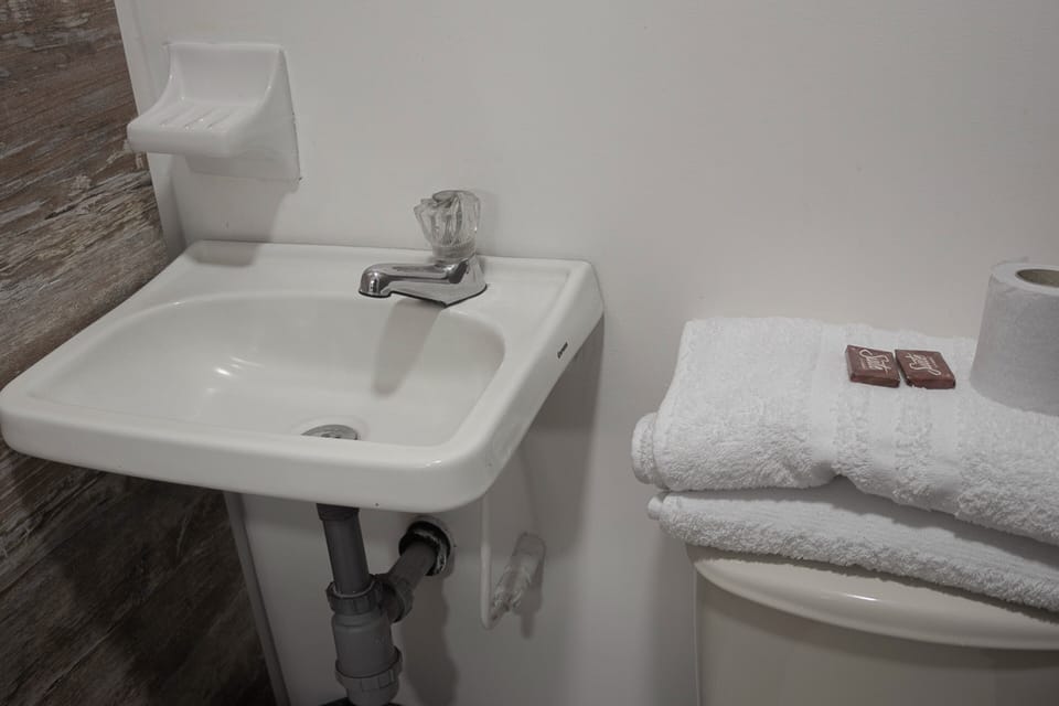 Shower, rainfall showerhead, towels