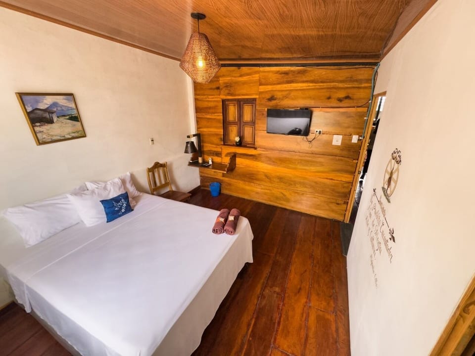 Room, 1 King Bed | Egyptian cotton sheets, premium bedding, down comforters