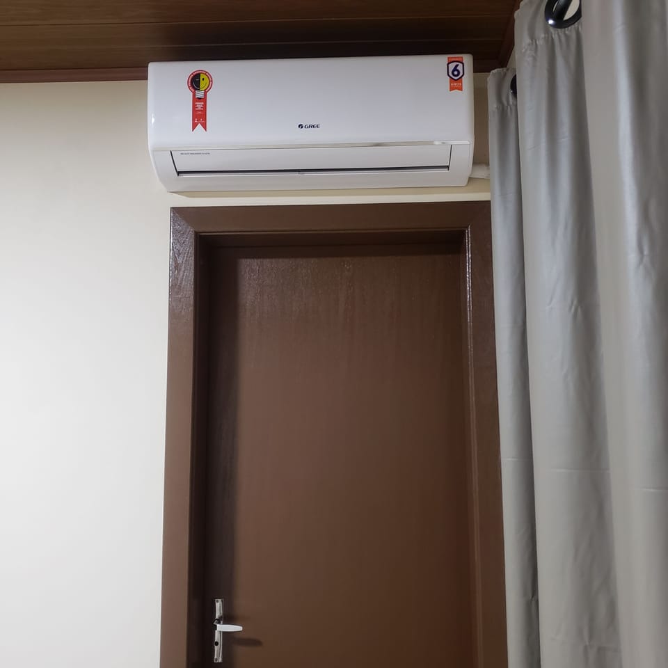 Comfort Room | 1 bedroom, iron/ironing board, free WiFi, bed sheets