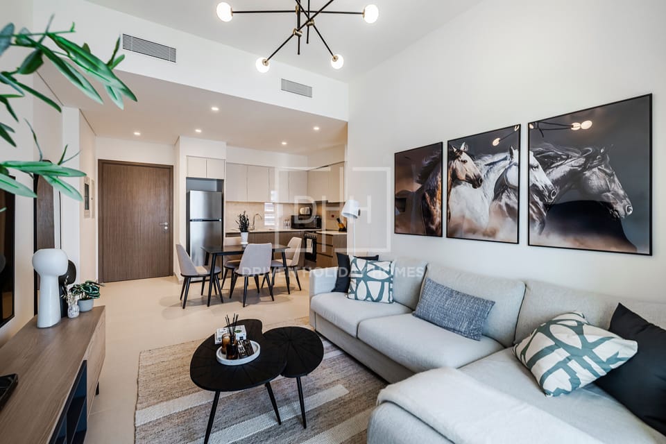 Executive Apartment | Living area | Flat-screen TV