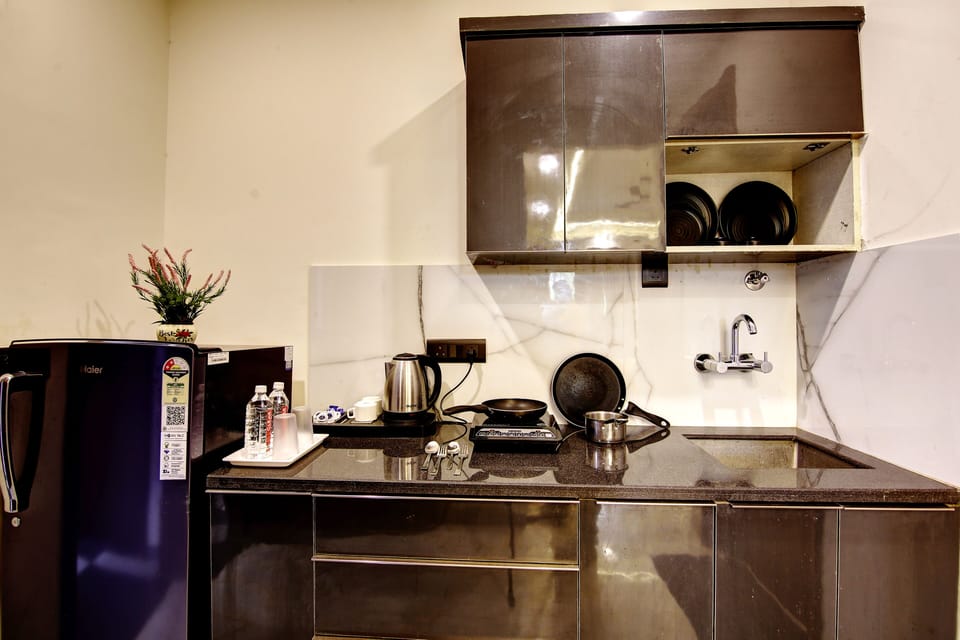 Deluxe Room | Private kitchenette | Electric kettle