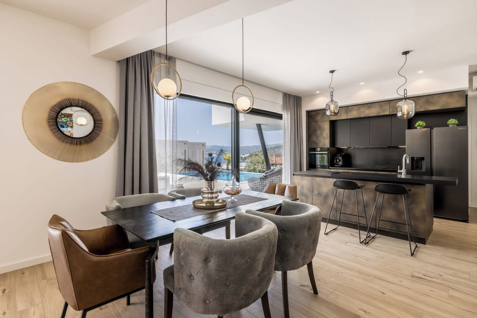 Villa | Living room | 120-cm Smart TV with cable channels, DVD player