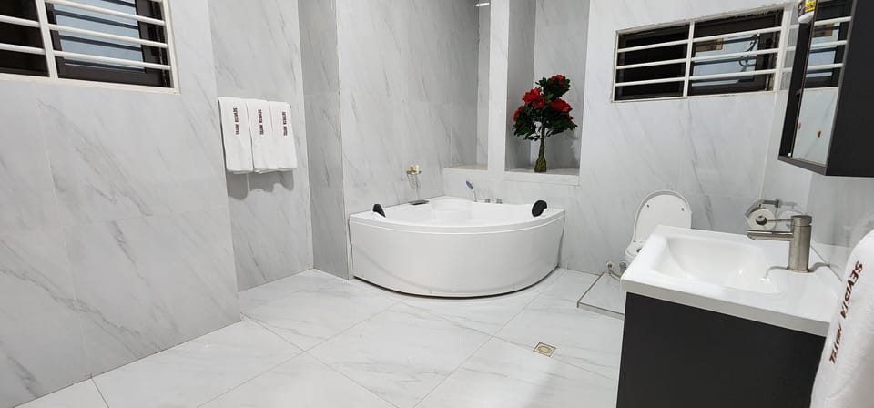 Deluxe Room | Bathroom