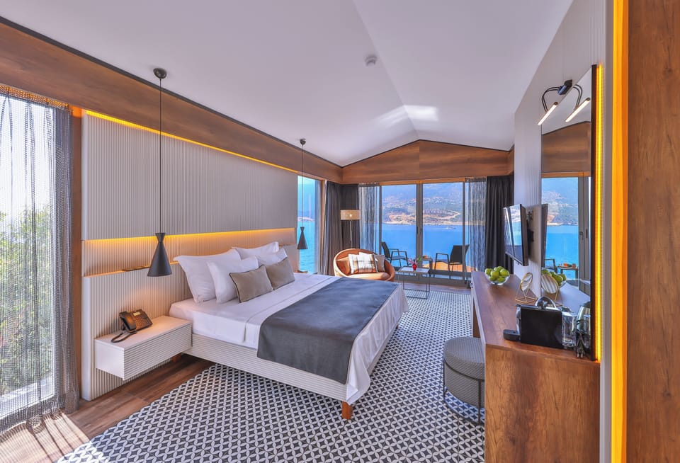 Executive Room, Sea View | 1 bedroom, down comforters, minibar, in-room safe