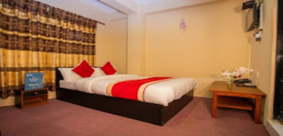 Deluxe Single Room | Free WiFi, bed sheets